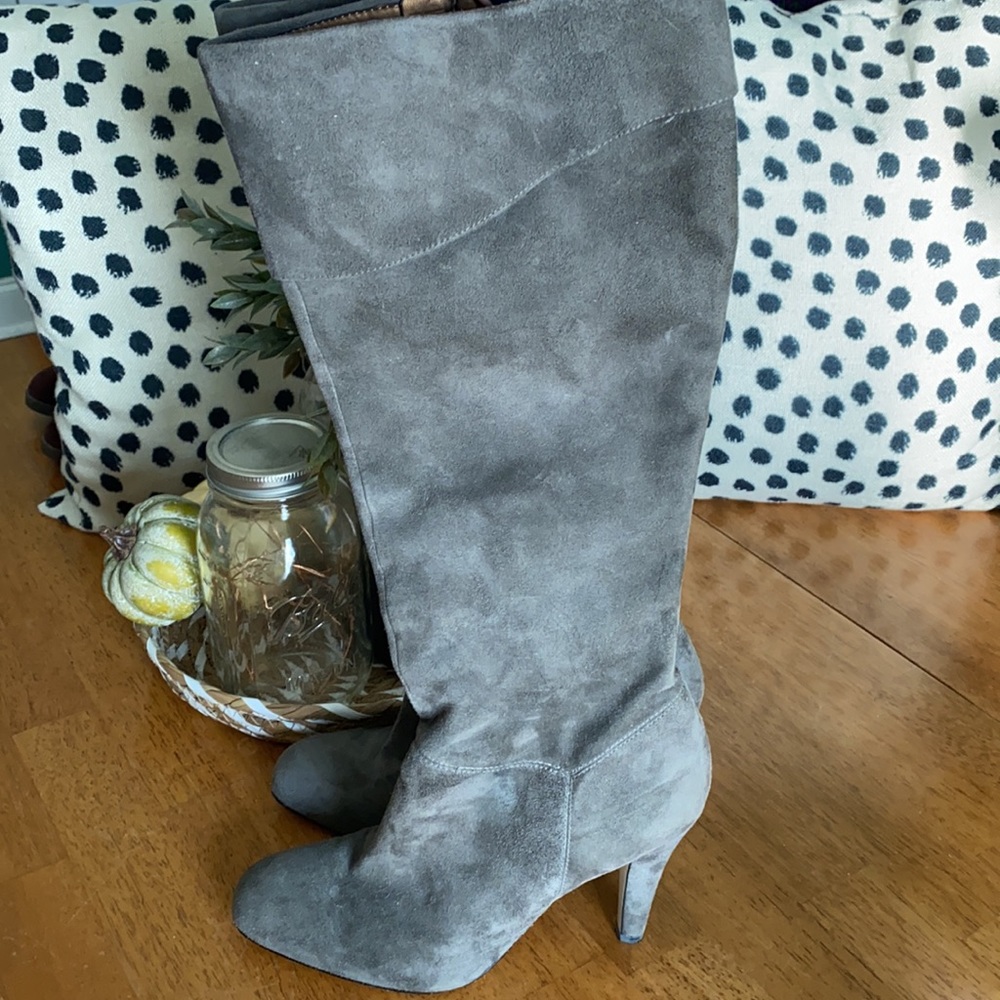 Enzo Angiolini gray suede boots